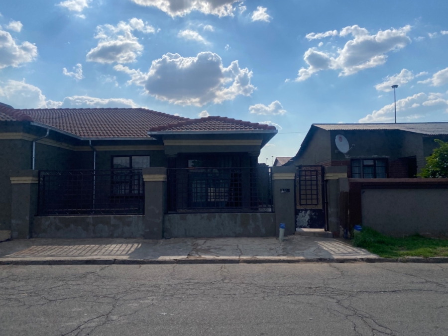 4 Bedroom Property for Sale in Reigerpark Gauteng