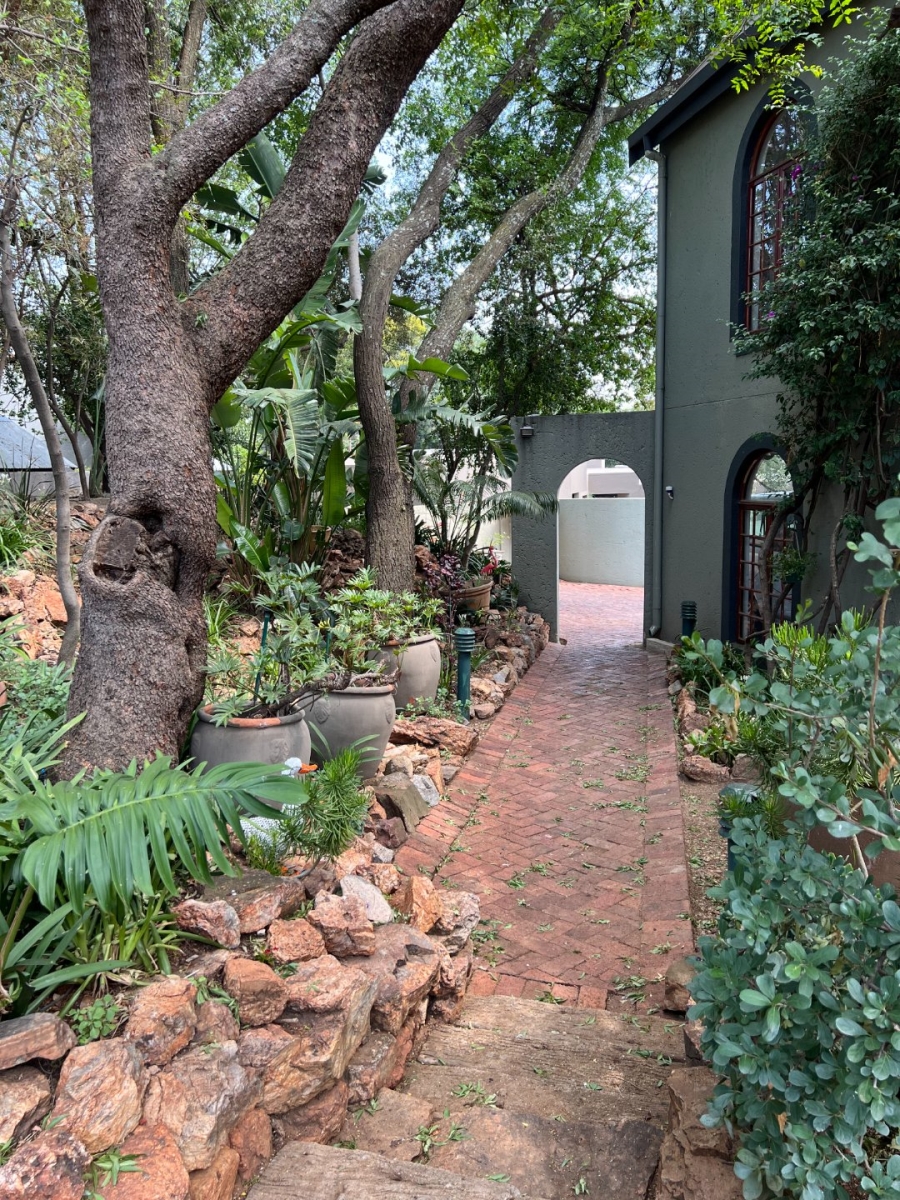 To Let 1 Bedroom Property for Rent in Fourways Gardens Gauteng