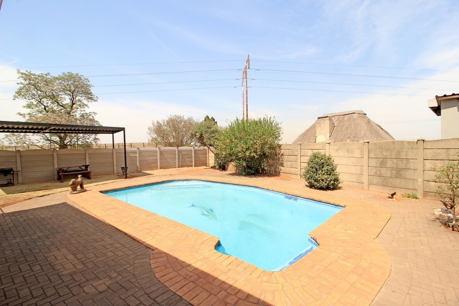 3 Bedroom Property for Sale in Golf Park Gauteng