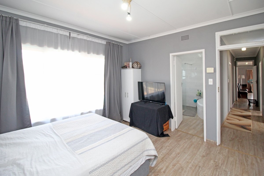 3 Bedroom Property for Sale in Golf Park Gauteng