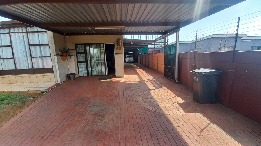 4 Bedroom Property for Sale in Mindalore Gauteng