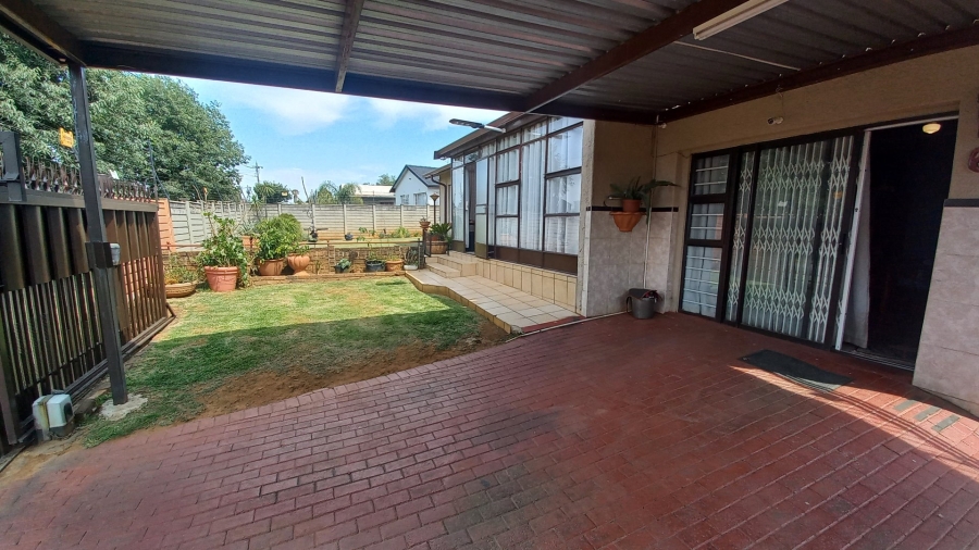 4 Bedroom Property for Sale in Mindalore Gauteng