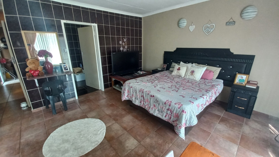 4 Bedroom Property for Sale in Mindalore Gauteng