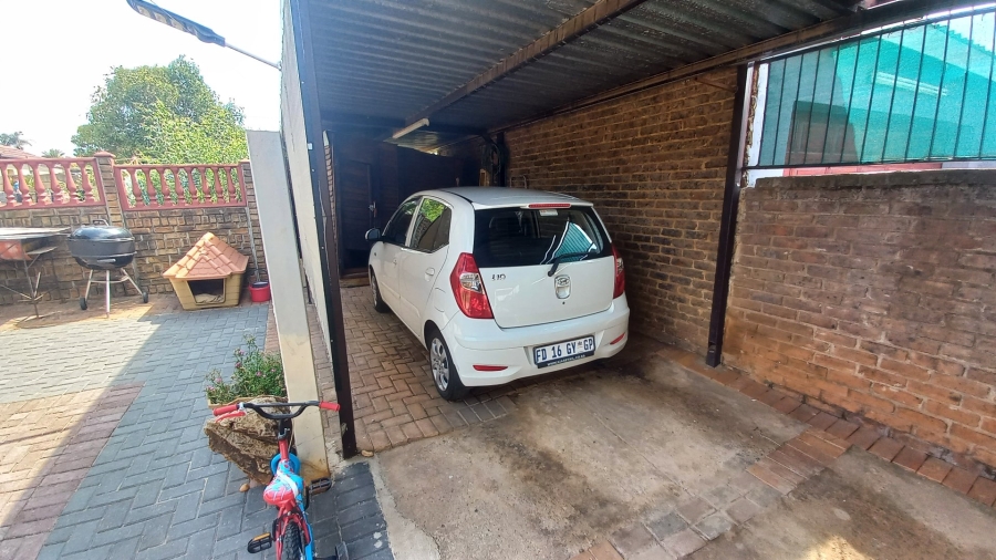 4 Bedroom Property for Sale in Mindalore Gauteng