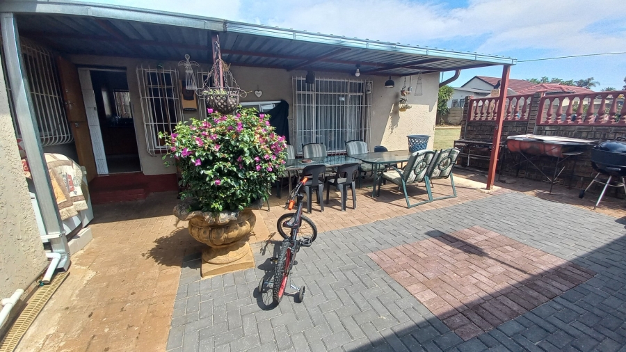 4 Bedroom Property for Sale in Mindalore Gauteng