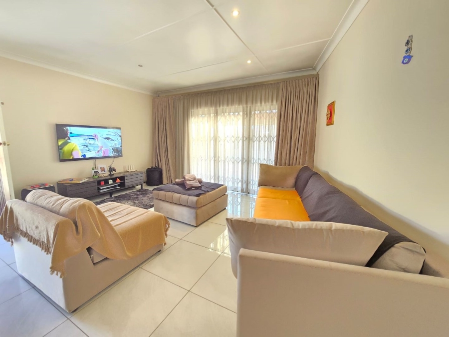 3 Bedroom Property for Sale in Buurendal Gauteng