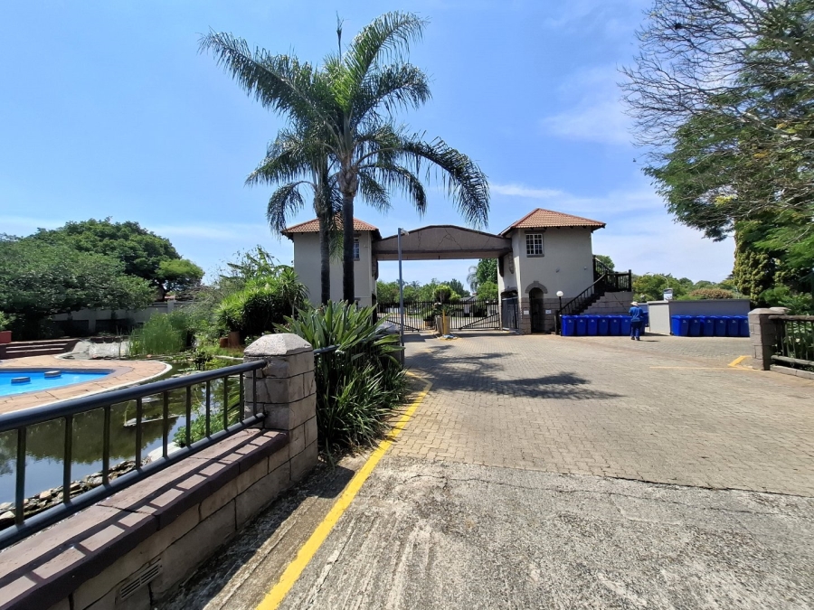 To Let 2 Bedroom Property for Rent in Faerie Glen Gauteng