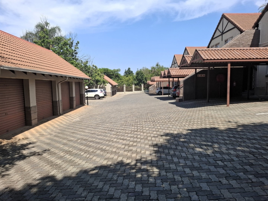 To Let 2 Bedroom Property for Rent in Faerie Glen Gauteng