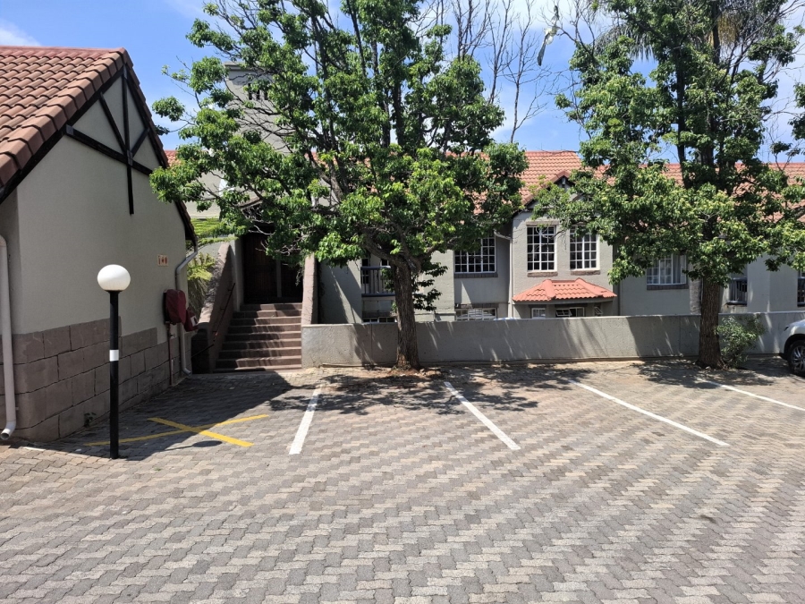 To Let 2 Bedroom Property for Rent in Faerie Glen Gauteng