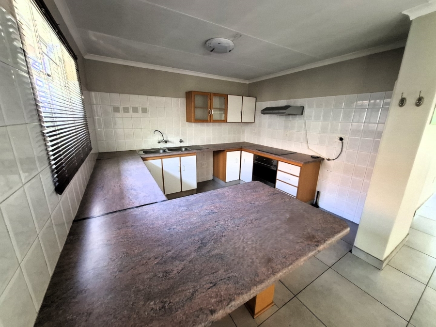 To Let 2 Bedroom Property for Rent in Faerie Glen Gauteng