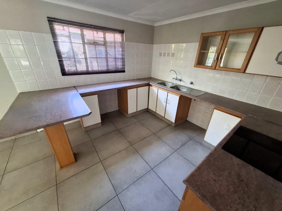 To Let 2 Bedroom Property for Rent in Faerie Glen Gauteng