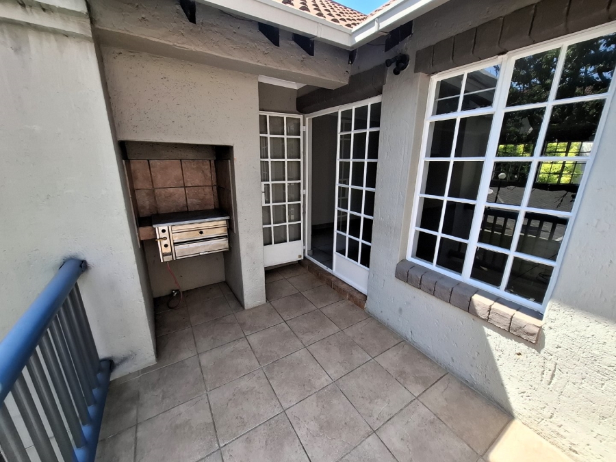 To Let 2 Bedroom Property for Rent in Faerie Glen Gauteng