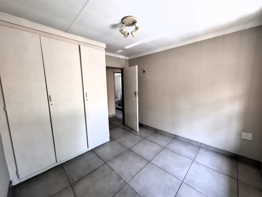 To Let 2 Bedroom Property for Rent in Faerie Glen Gauteng