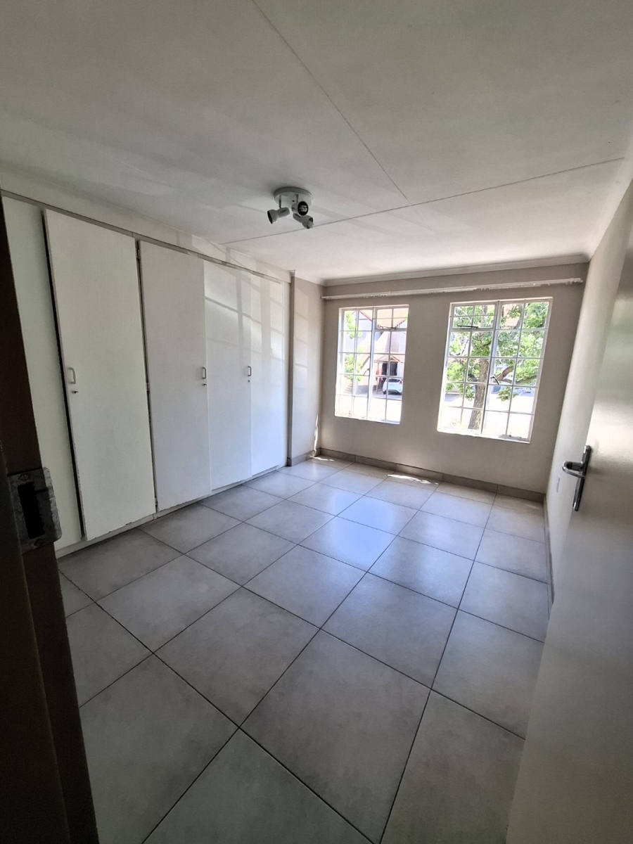 To Let 2 Bedroom Property for Rent in Faerie Glen Gauteng