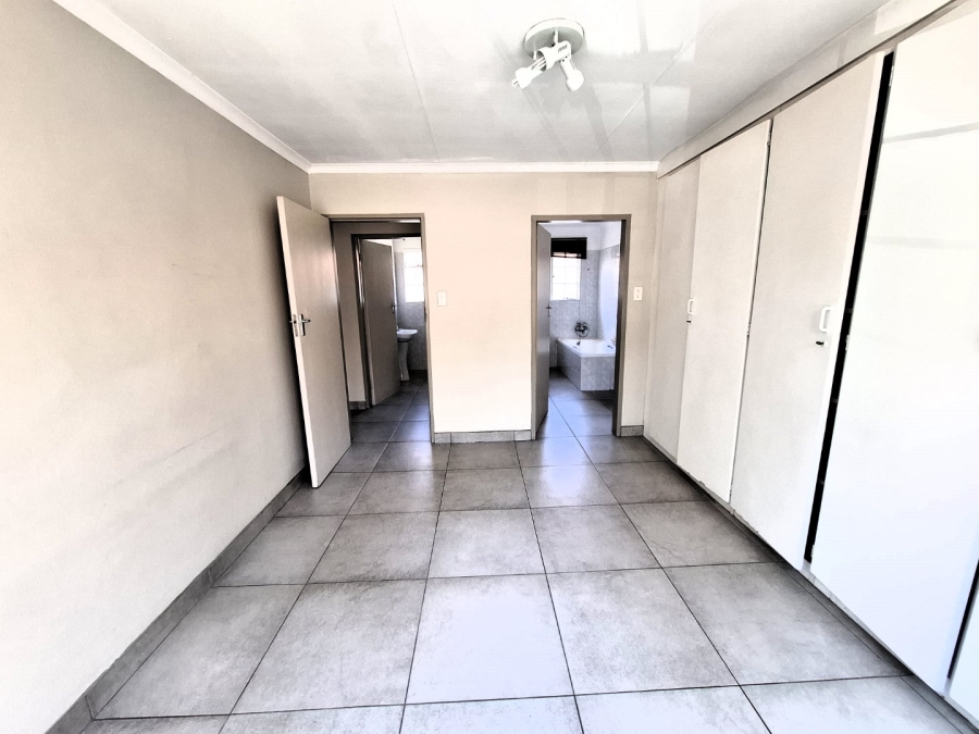 To Let 2 Bedroom Property for Rent in Faerie Glen Gauteng