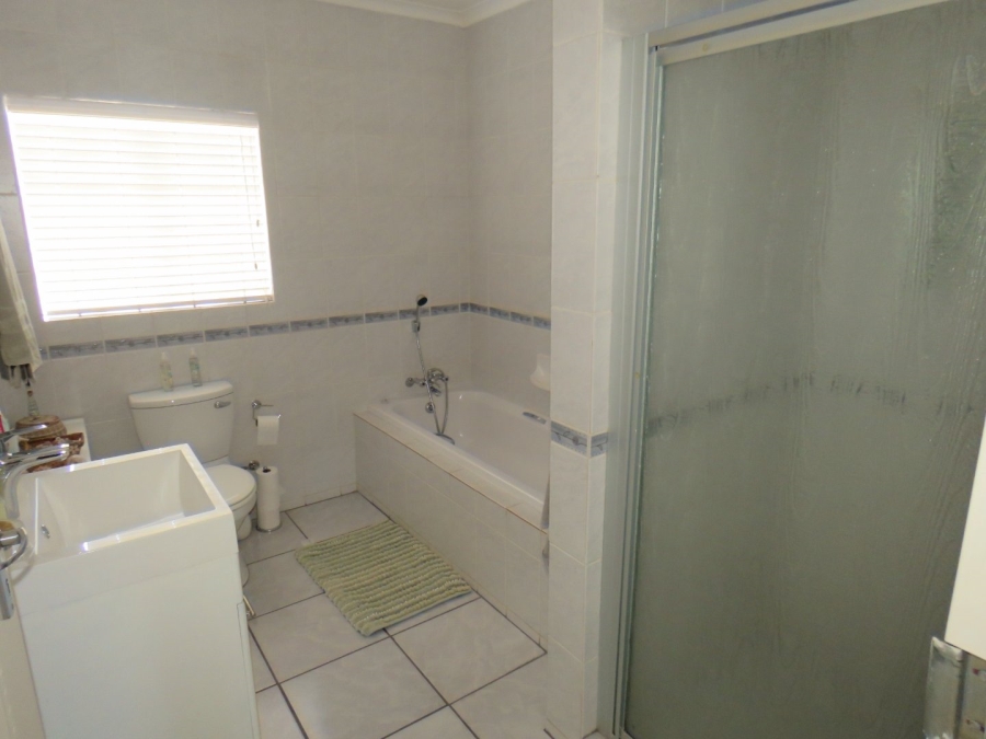 3 Bedroom Property for Sale in Amberfield Gauteng