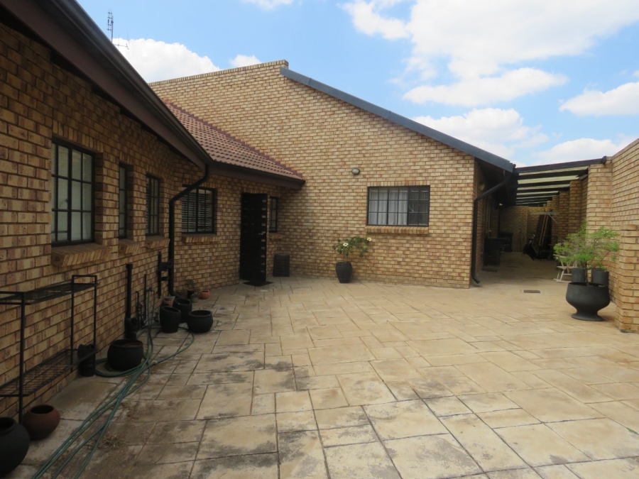 3 Bedroom Property for Sale in Amberfield Gauteng