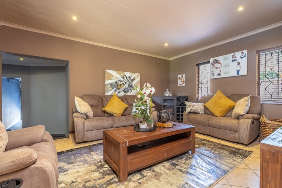 4 Bedroom Property for Sale in Little Falls Gauteng