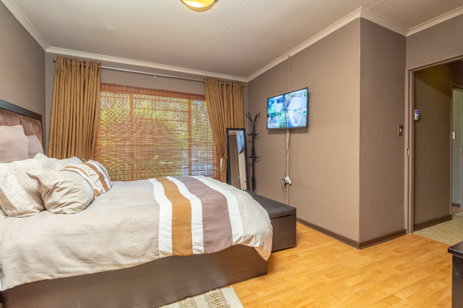 4 Bedroom Property for Sale in Little Falls Gauteng