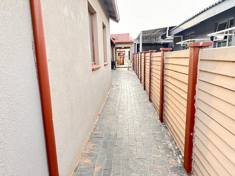 4 Bedroom Property for Sale in Lenasia South Gauteng