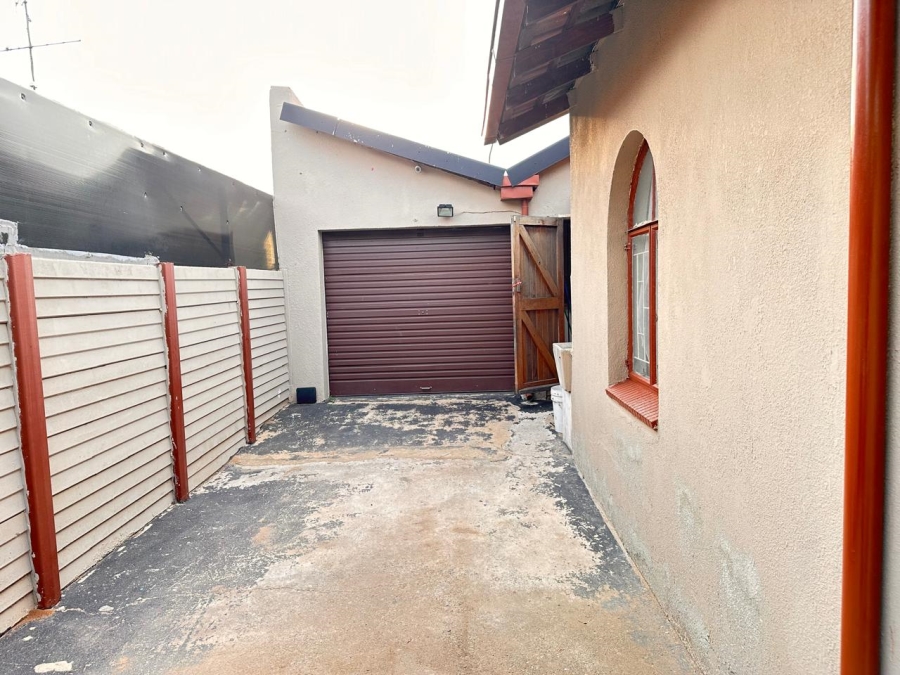 4 Bedroom Property for Sale in Lenasia South Gauteng