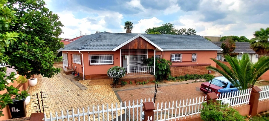 4 Bedroom Property for Sale in Alan Manor Gauteng