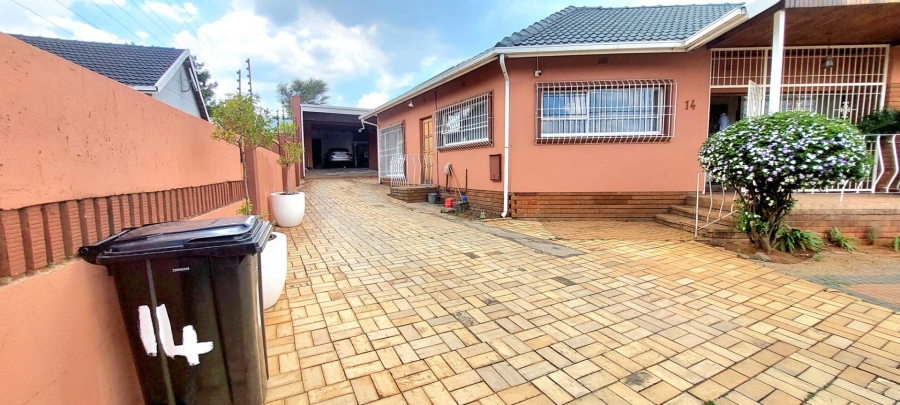 4 Bedroom Property for Sale in Alan Manor Gauteng