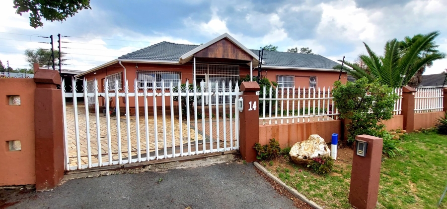 4 Bedroom Property for Sale in Alan Manor Gauteng