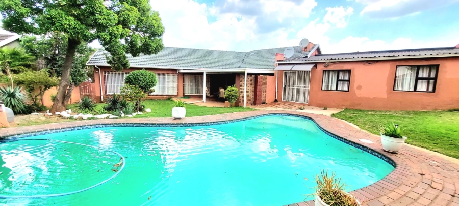 4 Bedroom Property for Sale in Alan Manor Gauteng