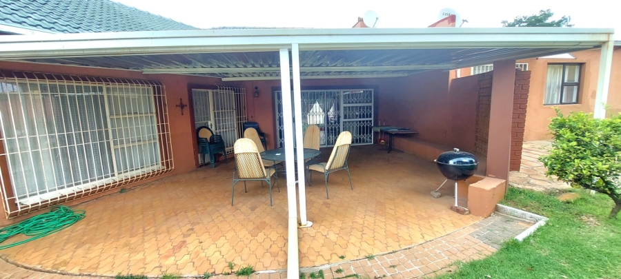 4 Bedroom Property for Sale in Alan Manor Gauteng