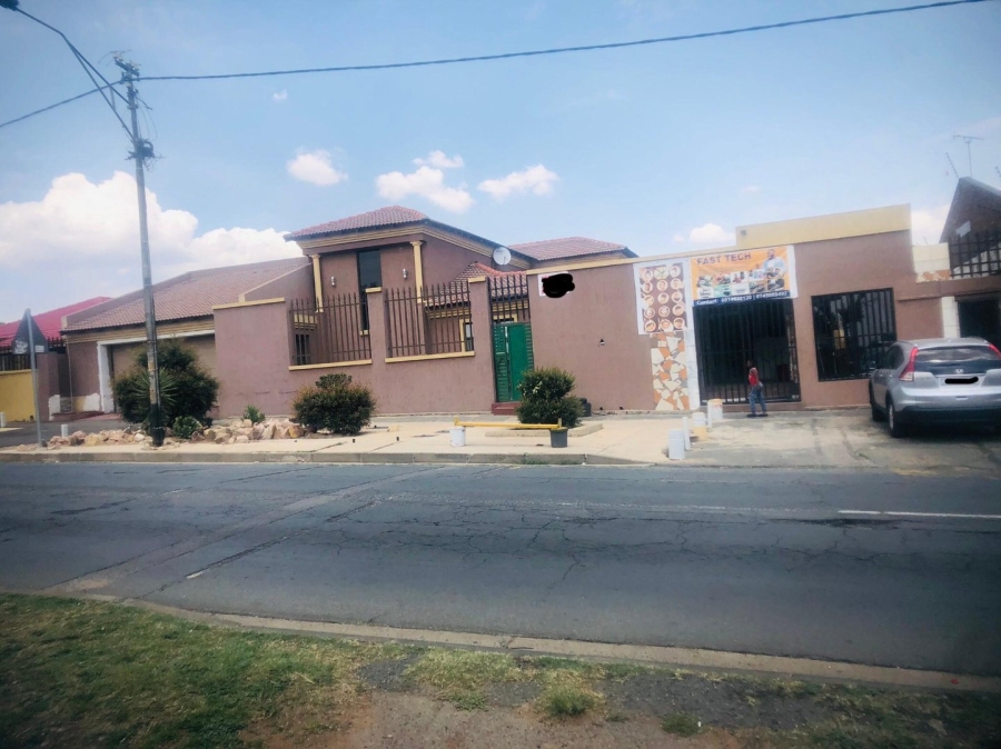 5 Bedroom Property for Sale in South Hills Gauteng