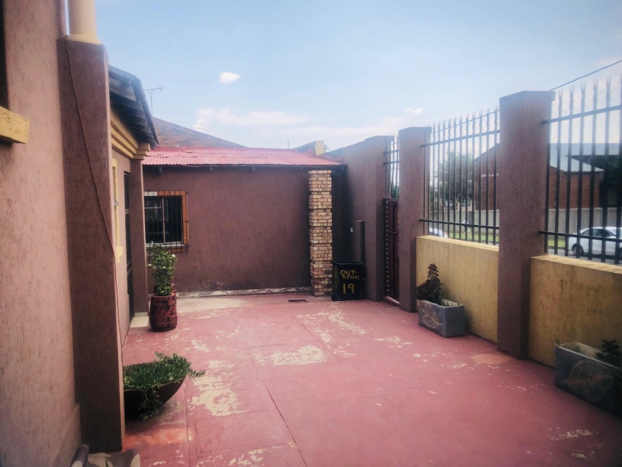 5 Bedroom Property for Sale in South Hills Gauteng