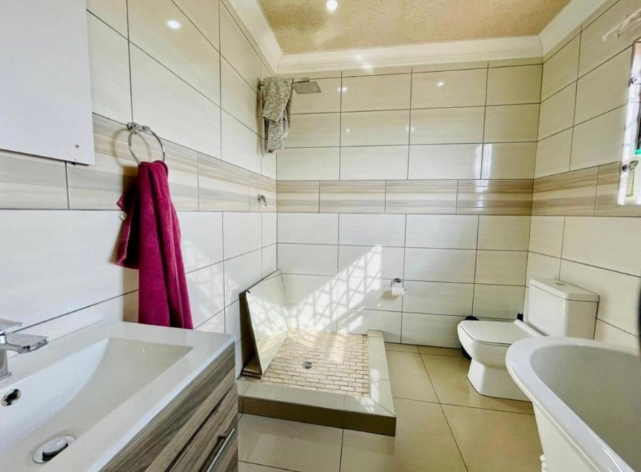 5 Bedroom Property for Sale in South Hills Gauteng