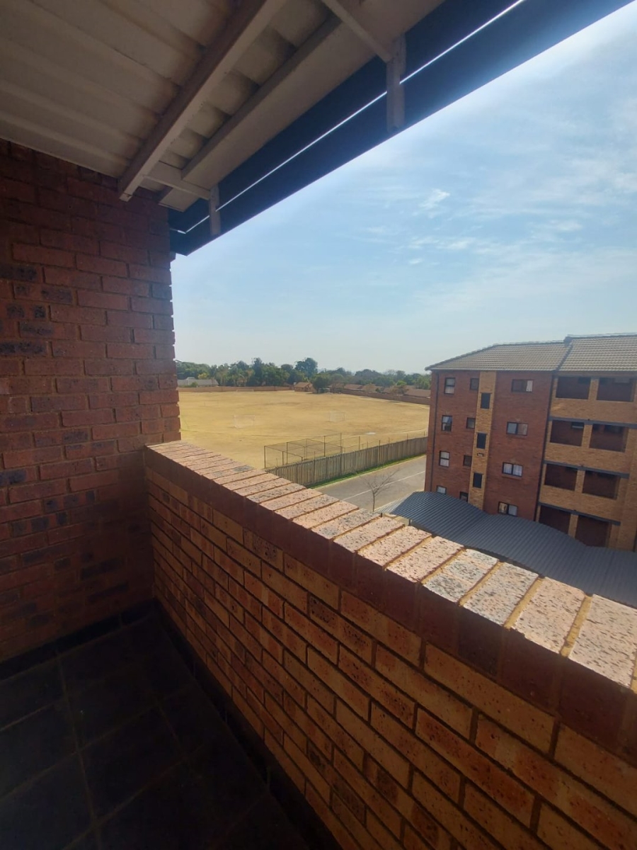 To Let 2 Bedroom Property for Rent in La Montagne Gauteng