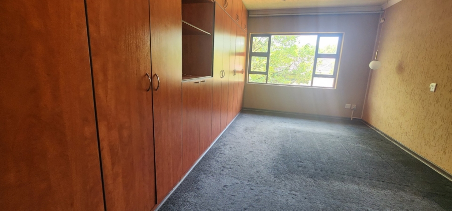 To Let 3 Bedroom Property for Rent in Highlands North Gauteng