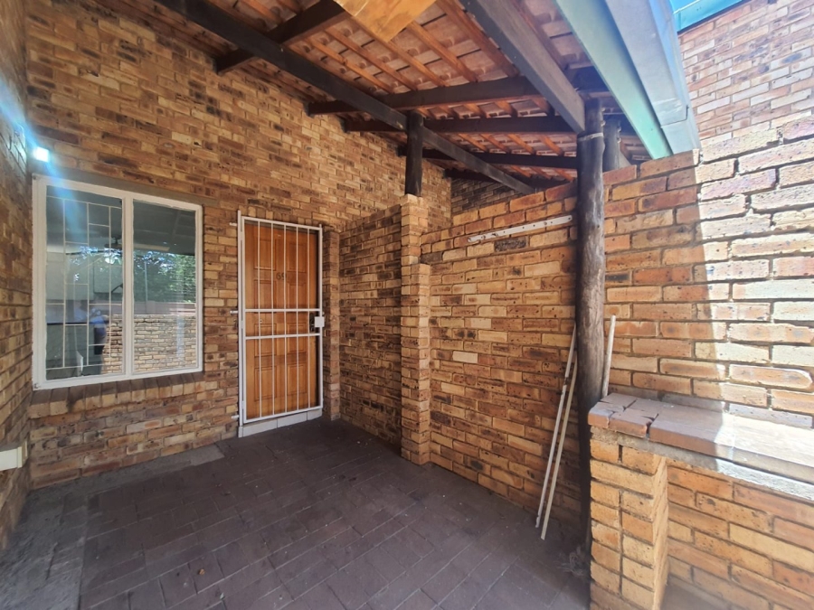 2 Bedroom Property for Sale in Groblerpark Gauteng