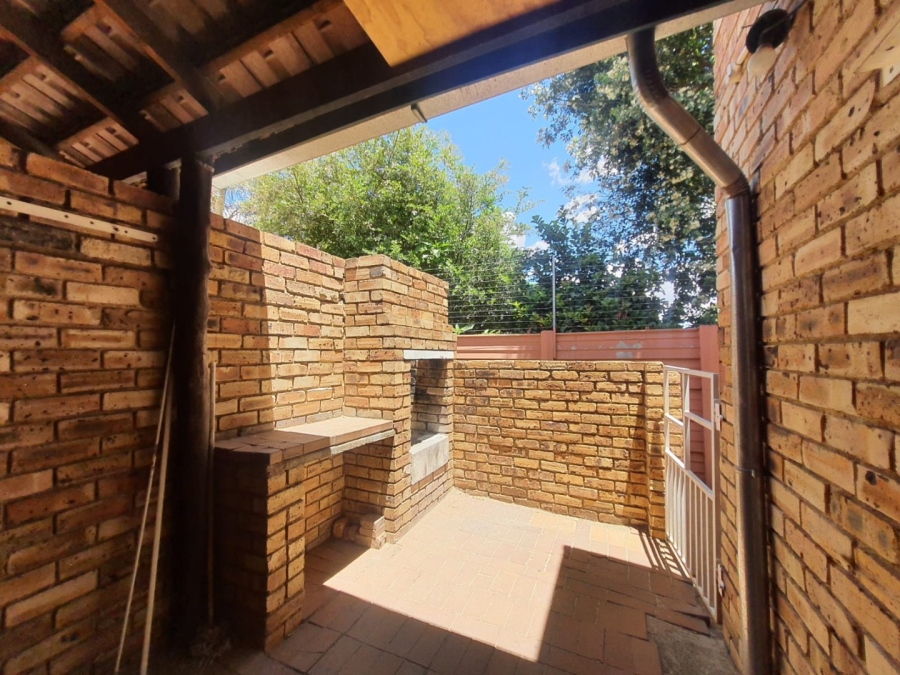 2 Bedroom Property for Sale in Groblerpark Gauteng