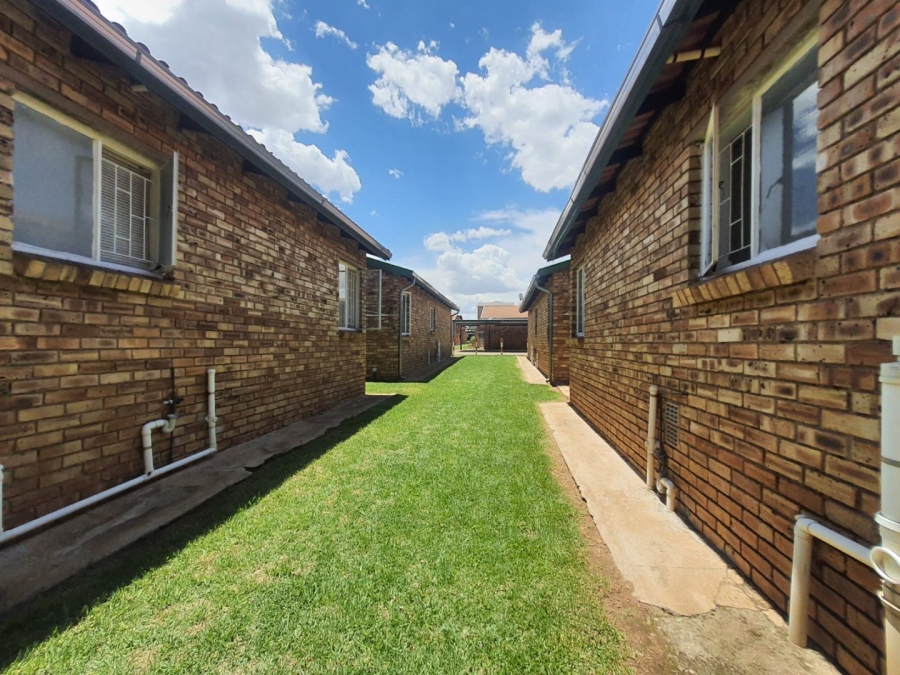 2 Bedroom Property for Sale in Groblerpark Gauteng