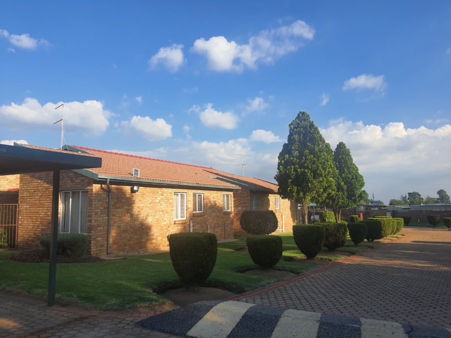 2 Bedroom Property for Sale in Groblerpark Gauteng