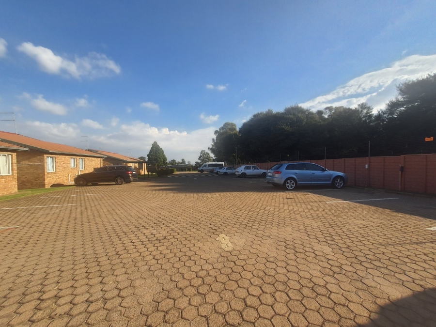 2 Bedroom Property for Sale in Groblerpark Gauteng