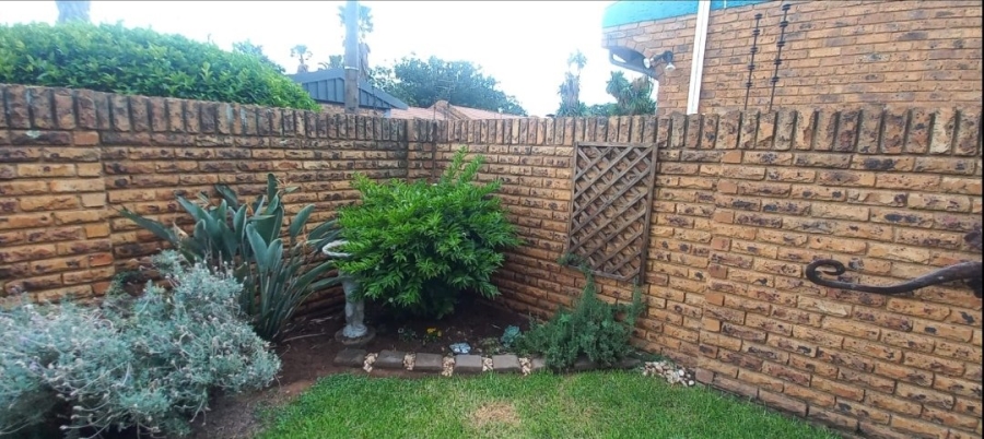 To Let 3 Bedroom Property for Rent in Edelweiss Gauteng