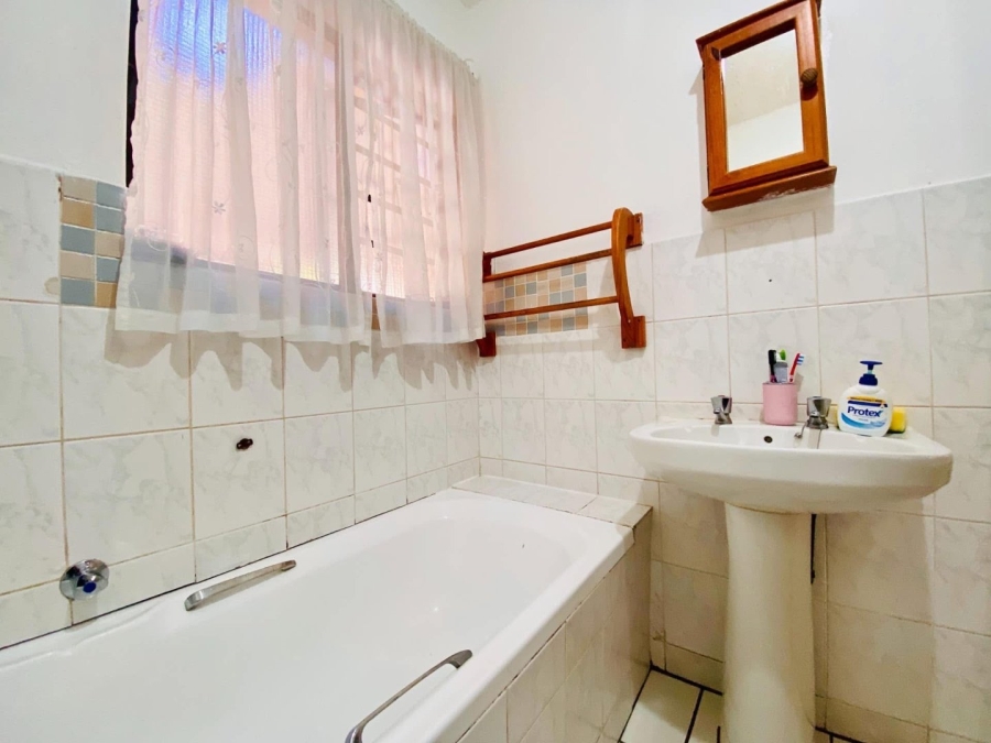 2 Bedroom Property for Sale in Allens Nek Gauteng