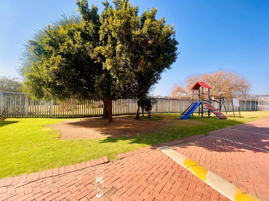 2 Bedroom Property for Sale in Allens Nek Gauteng