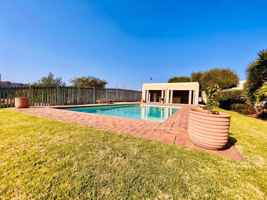 2 Bedroom Property for Sale in Allens Nek Gauteng