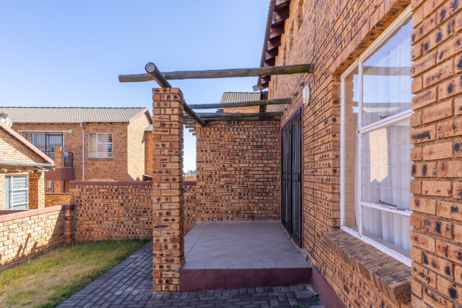 2 Bedroom Property for Sale in Honeypark Gauteng