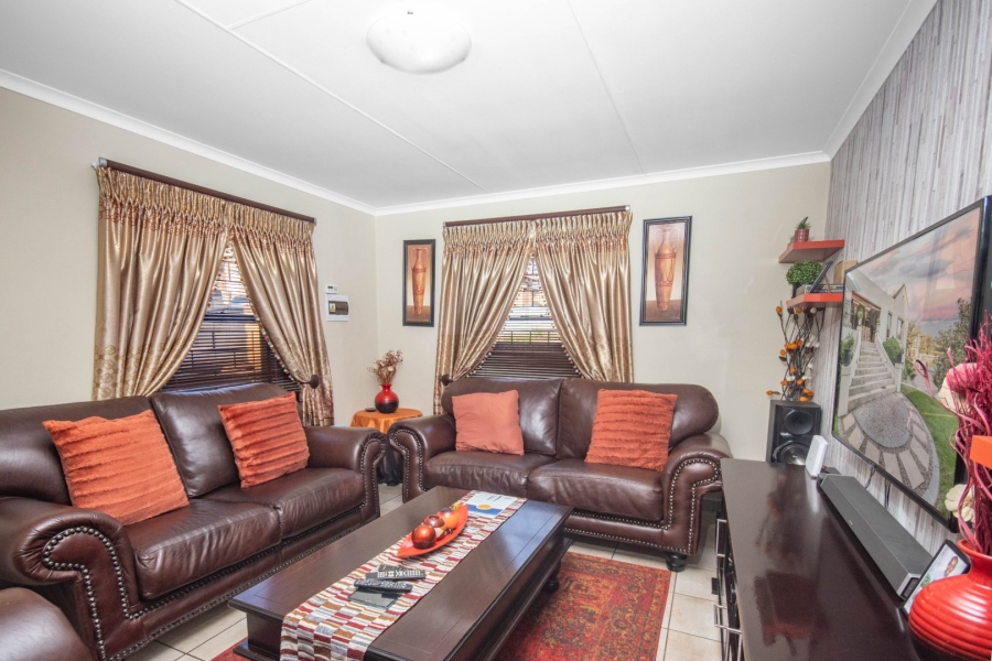 3 Bedroom Property for Sale in Kosmosdal Gauteng