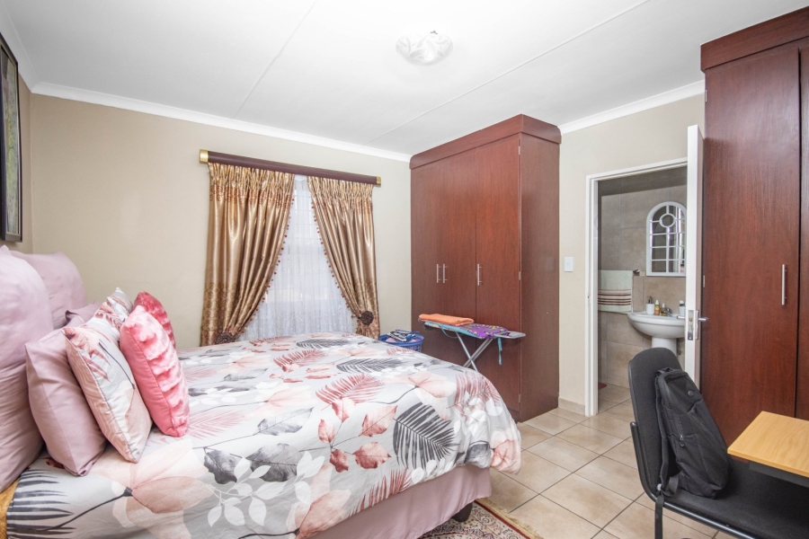 3 Bedroom Property for Sale in Kosmosdal Gauteng