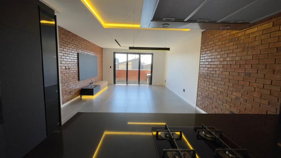 To Let 2 Bedroom Property for Rent in Broadacres Gauteng