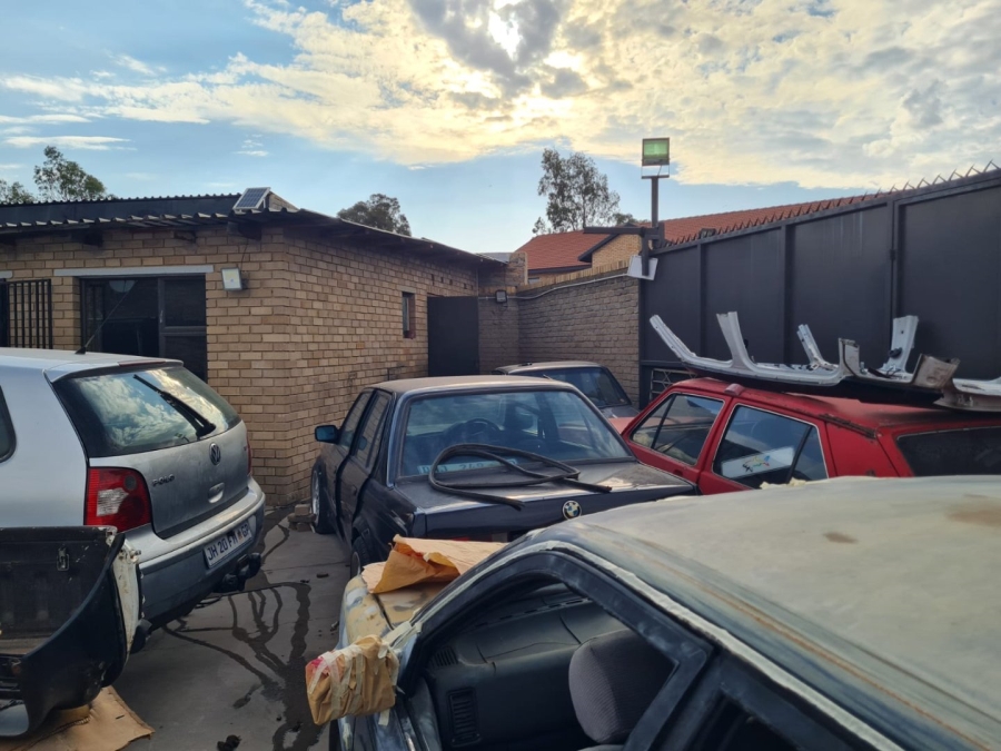 To Let commercial Property for Rent in Lenasia Ext 13 Gauteng