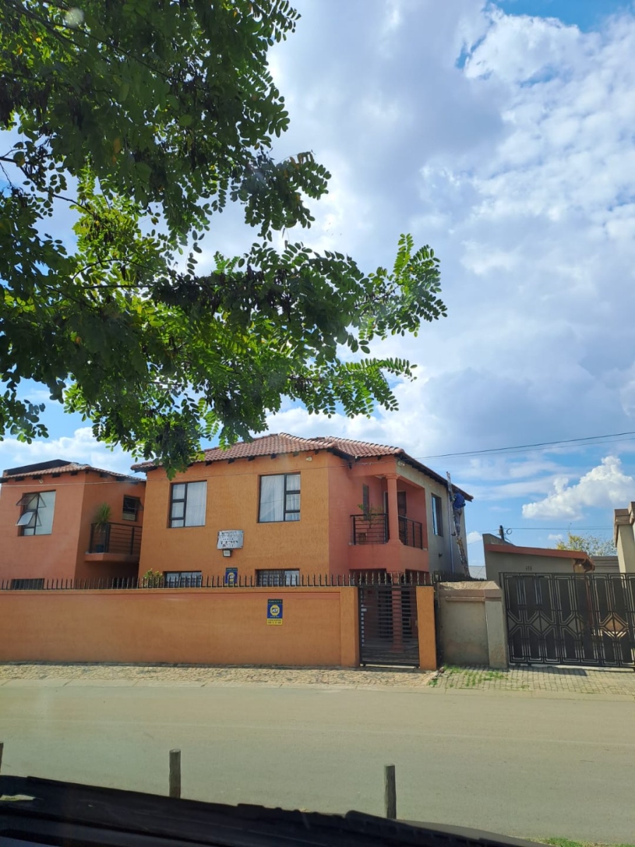 10 Bedroom Property for Sale in Pimville Zone 1 Gauteng